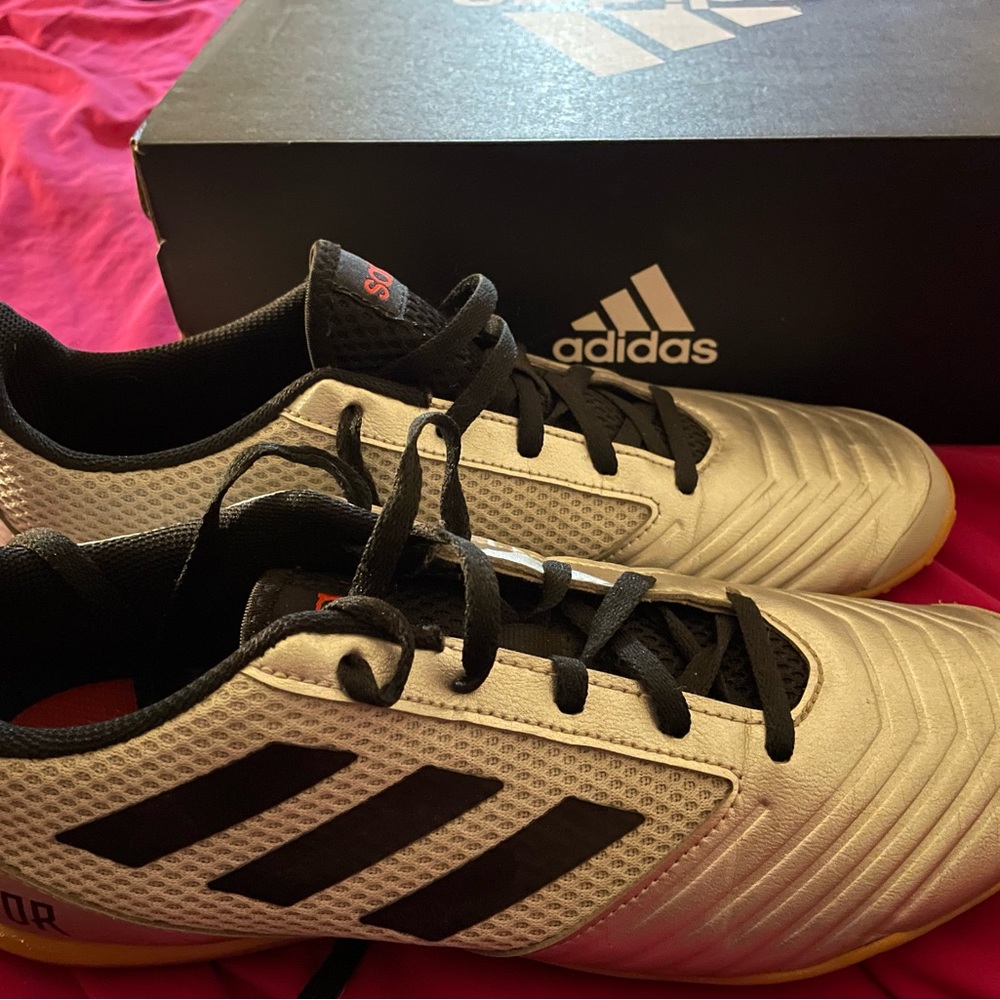 Adidas Predator soccer shoes (indooor/casual). Men’s size 9.5